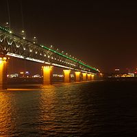 夜景。武汉长江大桥