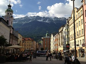 茵斯布鲁克是阿尔卑斯山中一个冰雪小城，是两次冬季奥运会的举办地。