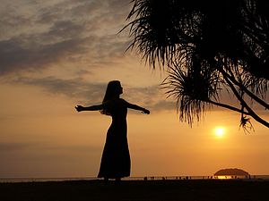 丹绒亚路海滩，美丽的夕阳，光与影的圣地